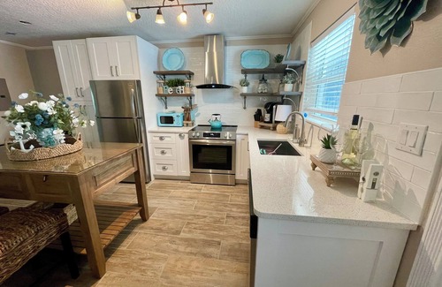 Treasure Island Condo | Location, location, location- Treasure Island cozy cottage