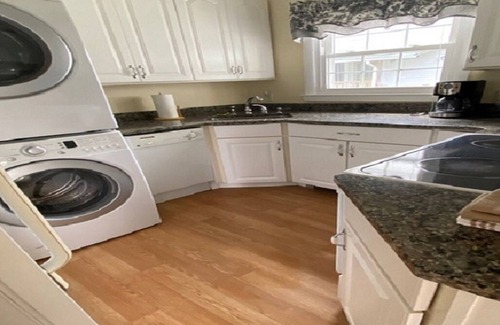 Top of the Hill Apartment | Location, Location, Location walk to beach, shopping, restaurants, cliff walk