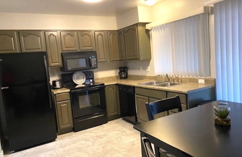 Tempe House | Location! Location! Quiet Modern Townhouse with All Attractions-Events Close By