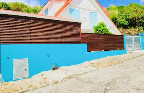 Le Carbet House | Location Maison Bleue avec piscine privative au Carbet Martinique