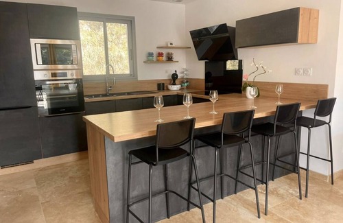 Caromb House | Location Vacances Avec Piscine et Terrain de Pétanque