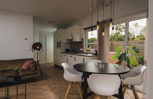 Municipality of Rijssen-Holten Resort | Lodge with hot tub | 4 people