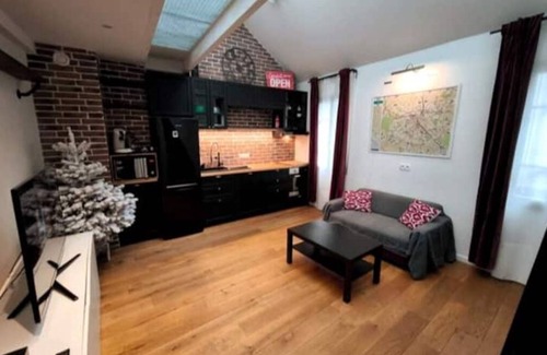 Belleville Apartment | Loft Duplex Parisien au Pied du Métro