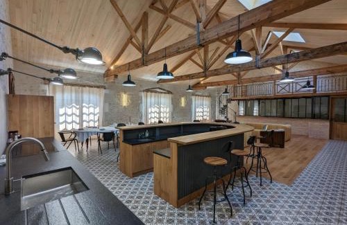 Gondeville Apartment | Loft lumineux avec cuisine équipée et circuits truffes - Centre-ville Jarnac - FR-1-653-248