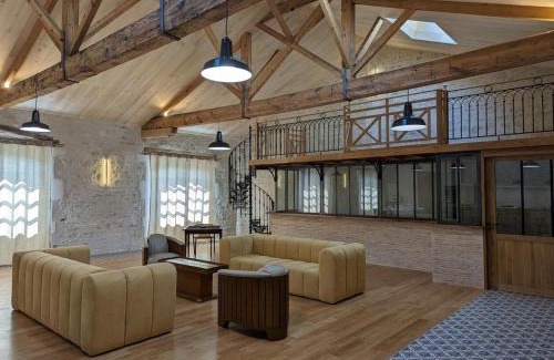 Gondeville Apartment | Loft lumineux avec cuisine équipée et circuits truffes - Centre-ville Jarnac - FR-1-653-248