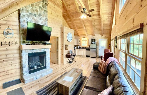 Logan Cabin | Log Cabin in the Heart of Hocking Hills! - TreeTop