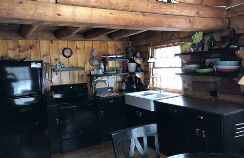 Sandgate Cabin | Log Cabin In The Woods