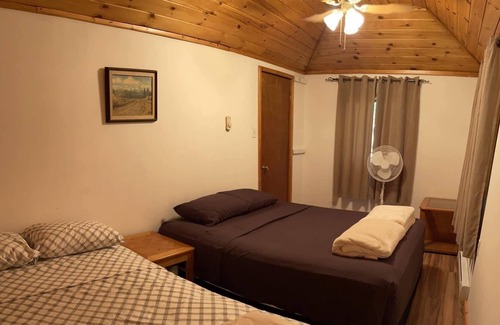 Winnipeg Beach Cabin | Log Cabin in Winnipeg Beach walking distance to the beach