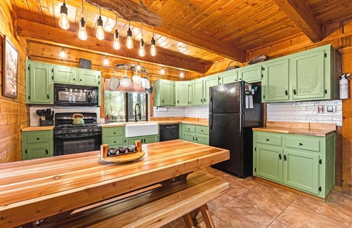 Kachina Village Cabin | Log Cabin Near Trails, Fully Fenced, Central to Grand Canyon Sedona Williams