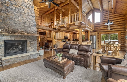 Roubaix House | Log Home in the heart of the Black Hills. Deadwood. Sturgis.