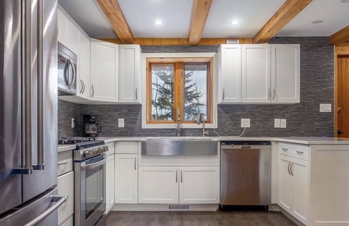 Gimli House | Log Home waterfront