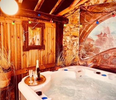 Montreuil-sur-Therain House | Logement insolite La cachette des Pirates, Jacuzzi, ciné et pop corn
