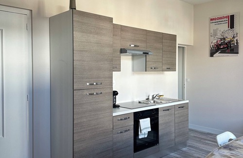 Angouleme House | Logement Près de la Gare Dangoulême Idéal Possibilité de Louer une Voiture