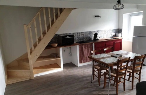 Rostrenen Apartment | Logement Spacieux Rénové Dans une Longère