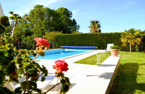 Chenac-Saint-Seurin-d'Uzet Bed & Breakfast | Logis de Chenac - Chambres et table d'hôtes