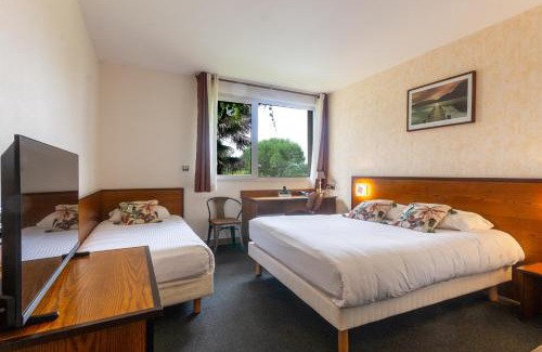 Cuq-Toulza Hotel | Logis Hôtel et Restaurant La Bombardière