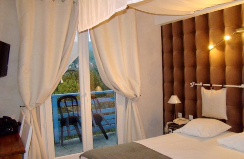 Saint-Jean-en-Royans Hotel | Logis Hôtel Restaurant Le Castel Fleuri