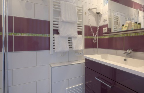 Bassac Hotel | Logis Hôtel l'Essille