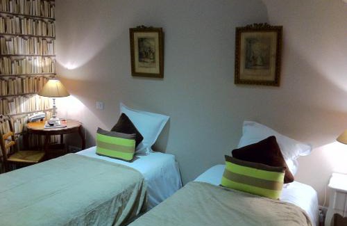 Saint-Jean-le-Blanc Hotel | Logis Hotel Villa Marjane