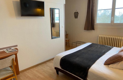 Lalacelle Hotel | Logis La Lentillere - Restaurant Côté Parc