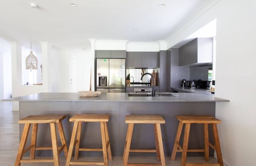Byron Bay House | Lola House by Belle Escapes Byron Bay - 7 minute walk to Main Beach