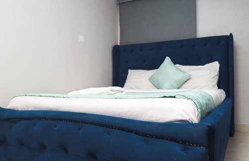 Yaba Hotel | Lolite 1-bedroom hotel in brilliant Lagos with AC