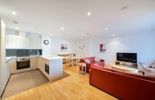 St. Mary's Park Apartment | London Oasis - 2 Bed Apartment Wandsworth