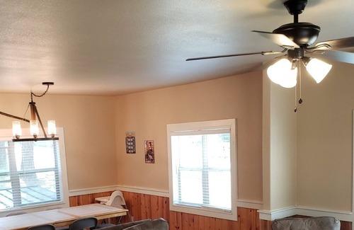 Sumpter House | Lone Pine Claim - Just minutes to ATV and hiking trails.
