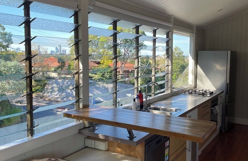 Enoggera House | Lone Pine Lodge - great for business, family, pets