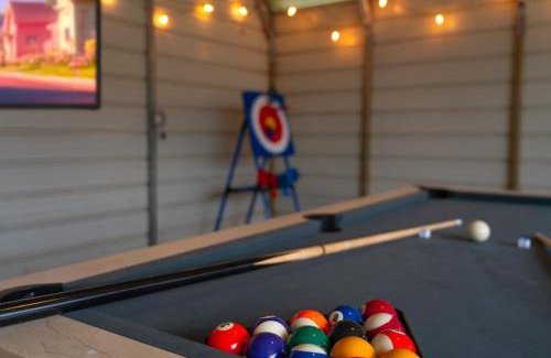 Canyon Lake House | Lone Star Getaway I Rec Barn I Fire Pit Nights I Movie Night Projector