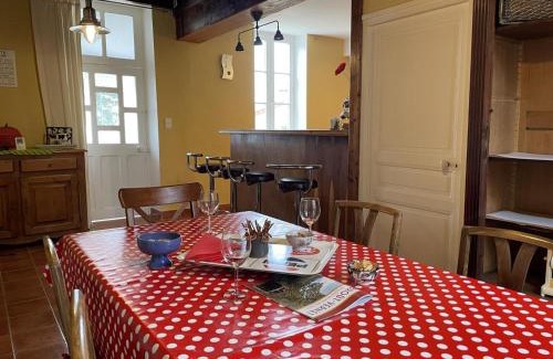 Brout-Vernet House | Longère bourbonnaise rénovée, calme, jardin, parking, proche commerces et loisirs - FR-1-489-35