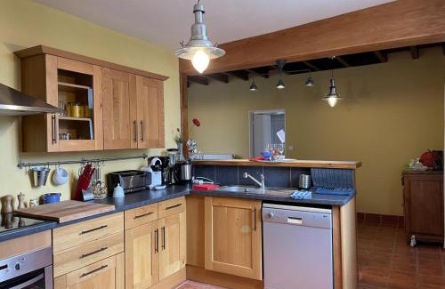 Brout-Vernet House | Longère bourbonnaise rénovée, calme, jardin, parking, proche commerces et loisirs - FR-1-489-35