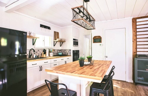 Traverse City Cottage | Long Lake Peninsula Traverse City 3BR Home. Swim,Kayaks,Bikes,Lake access,Pets