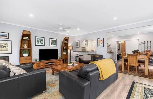 Alfredton House | Longley Place - Families and Groups