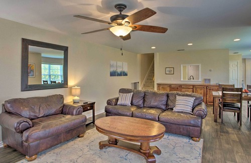 Longview House | Longview Family Home w/ Private Yard, Deck & Grill