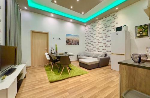 Belso-Ferencvaros Apartment | Lónyay City Stay w 2BDR, Close to Brunch and Cafés