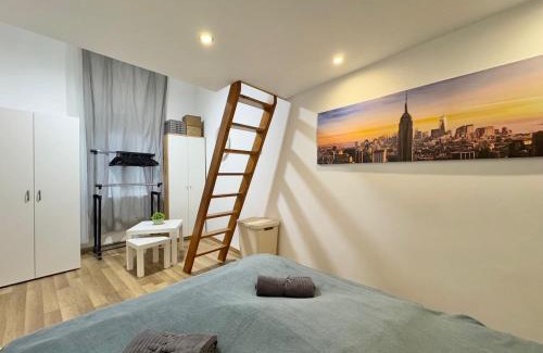 Belso-Ferencvaros Apartment | Lónyay City Stay w 2BDR, Close to Brunch and Cafés