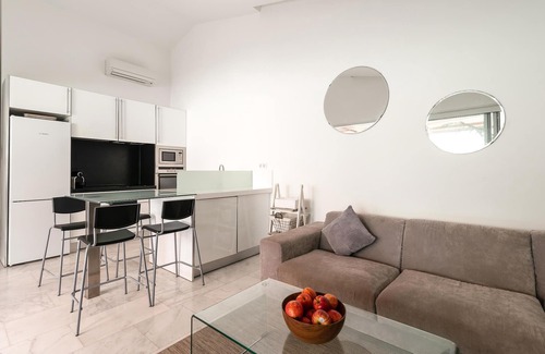 Pasito Blanco House | Look forward to a wonderful vacation in this inviting vacation home near the sea.
