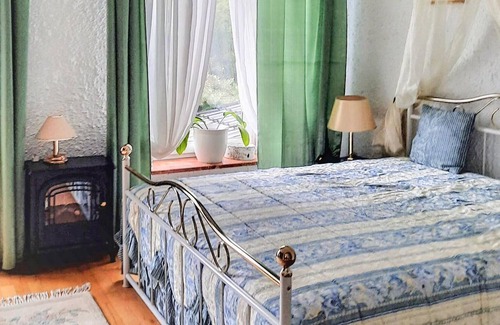 Ustka House | Look forward to a wonderful family vacation in this spacious vacation home with shared outdoor pool