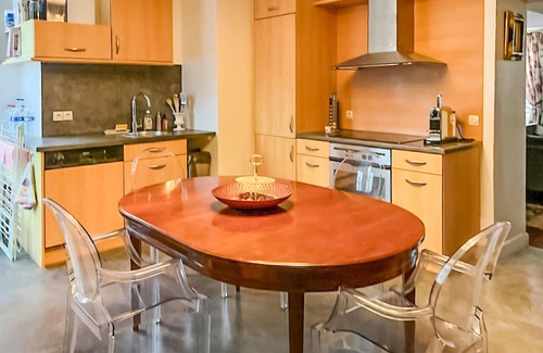 Chantilly Apartment | Look forward to an unforgettable stay in this inviting holiday apartment in a fantastic location.