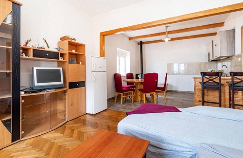 Sibuljina House | Look forward to this practical house by the sea.