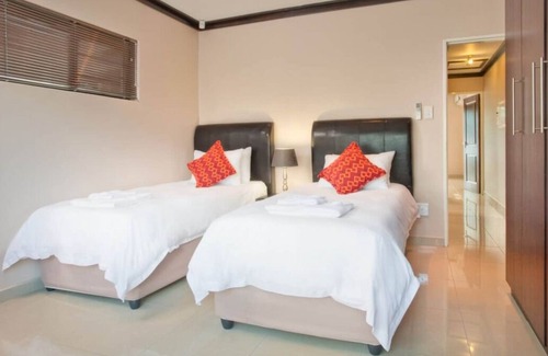 Windhoek House | Look No Further! 2 Villas with Fully-equipped Kitchens and Garden View!