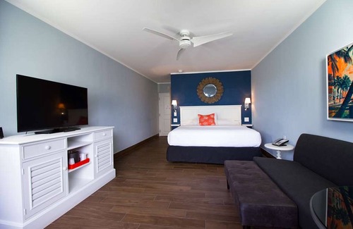 Marathon Resort | Look No Further! Free Parking, Pets Allowed, Onsite Pool, Near Seven Mile Bridge