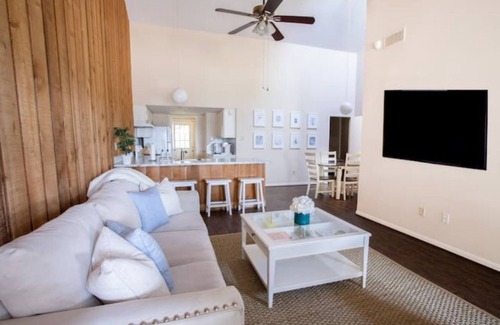 April Sound House | Lookout Lake Conroe April Sound Private Backyard with hot tub