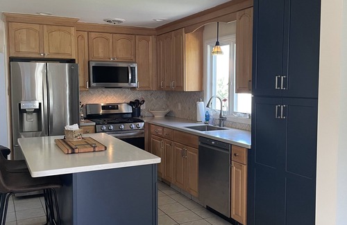 Lordship House | Lordship cape, sleeps 6-8, walk to beach, 7 min drive to Amphitheater