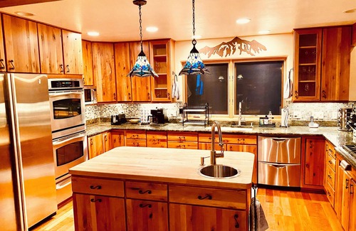 Taos Ski Valley House | Lorelei's Black Diamond Lodge