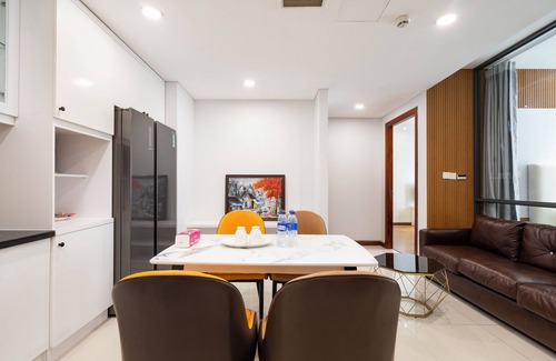 Ben Nghe Apartment | Losso Night Life D1 GymBarJapTown