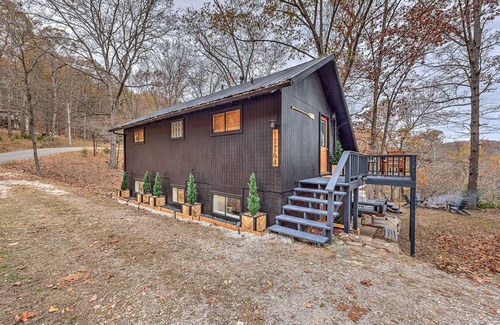 Lost Bridge Village Cottage | LOST CAVE COTTAGE. Easy boat parking, BoHo decor, tons of deck space, and a CAVE