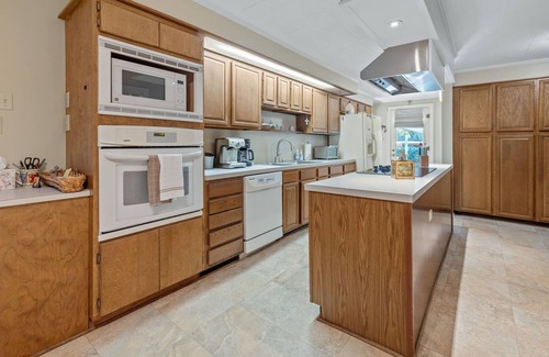 Church Point House | Lou Wilda House is a charming 3 bedroom home with a cozy back patio.