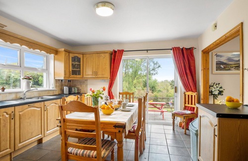 Neale Ski Chalet | Lough Mask Fishing Cottage - For family or groups